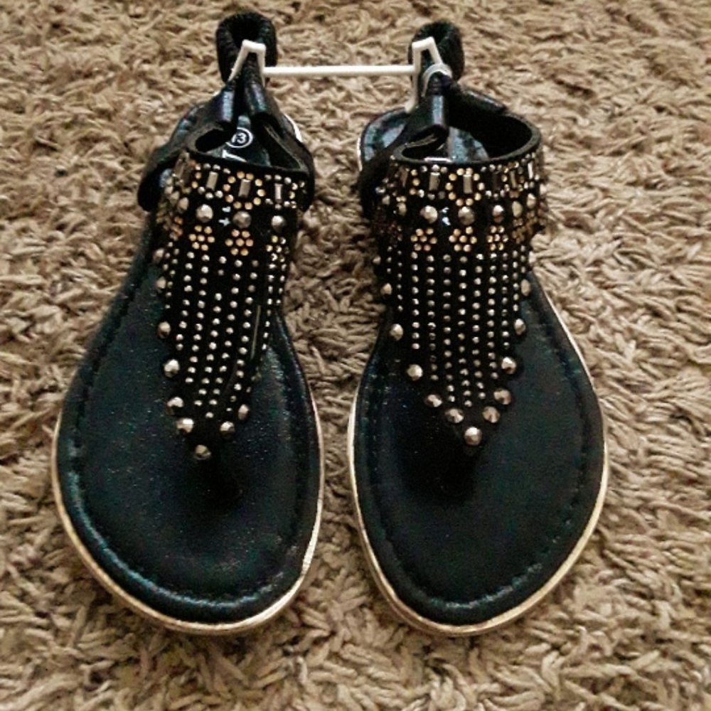 Kids Sandals (MY WHOLE CLOSET IS ANY 2 FOR $15  JUST BUNDLE AND SEND OFFER)